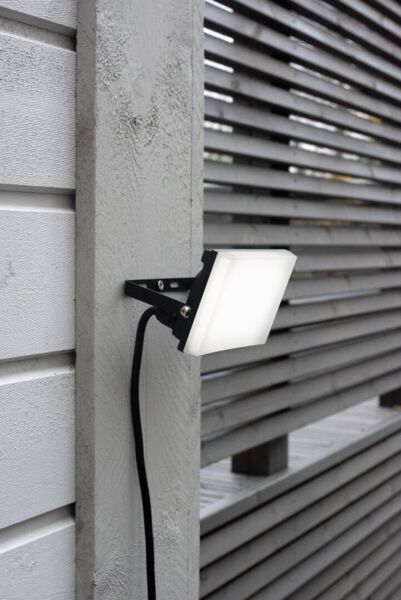 20W, 1600lm, AirFlood IP44, 4000K, IK08, LED Floodlight Airam 